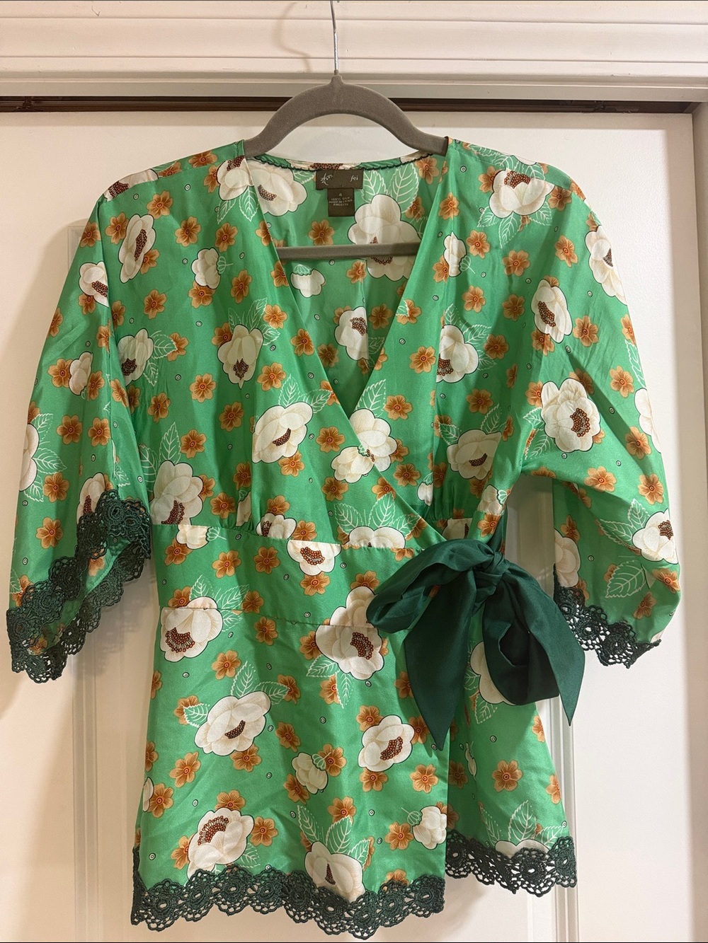 100% Silk Size 4 Floral Green Wrap Blouse Top with Dark Green Lace Trim